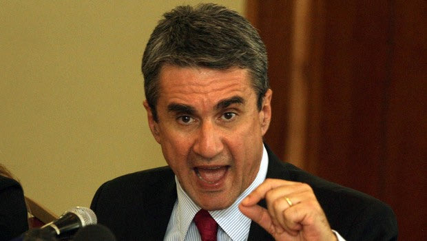 Ο Ανδρέας χτενίζεται
