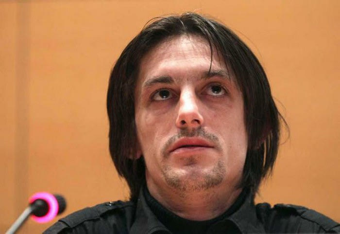“Απειλούσαν πως θα μου σπάσουν χέρια και πόδια”