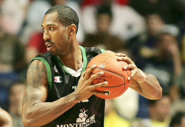 Επέμβαση για τον Θόρντον