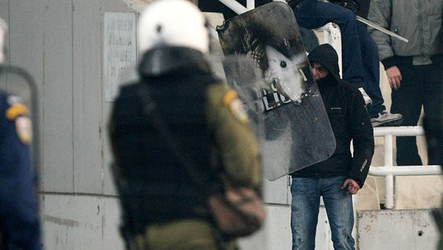 Χούλιγκανς-Αστυνομία: άσος ημίχρονο-άσος τελικό