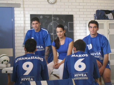 Ολόκληρο το video με τους διεθνείς που μαθαίνουν σε γυναίκα …μπαλίτσα!