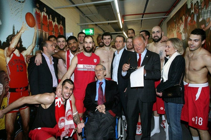Συγκινητικές στιγμές στα αποδυτήρια του Ολυμπιακού