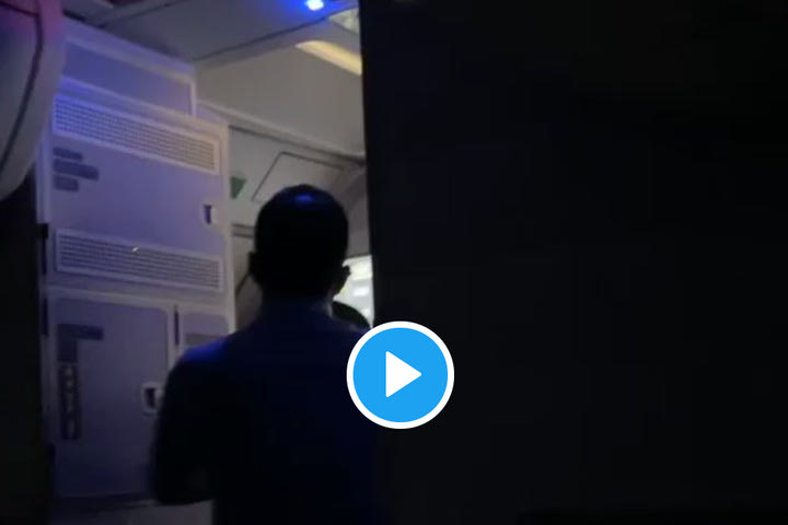 Επιβάτης αεροπλάνου προσπάθησε να ανοίξει την πόρτα ενώ ήταν στον αέρα