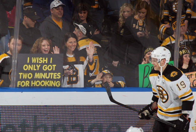 Σεξουαλικό μήνυμα σε παίκτη NHL κατά τη διάρκεια αγώνα