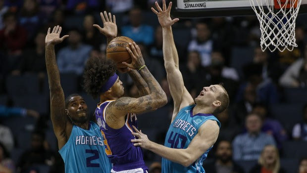 Χόρνετς – Σανς 104-109: Ο Ούμπρε “καθάρισε” στο τέλος για τους Σανς