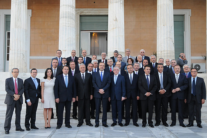 Κυβέρνηση έχουμε. Ομάδα έχουμε;