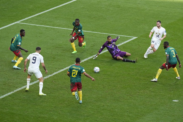 Μουντιάλ 2022, Καμερούν – Σερβία: Οι βαλκάνιοι θύμισαν ομάδα του Γκουαρδιόλα, με τον Ζίβκοβιτς να δίνει την ασίστ και τον Μίτροβιτς να σκοράρει