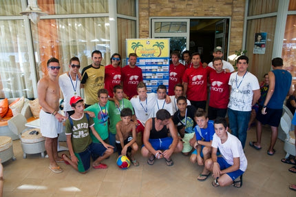 Παλιοί αστέρες του ποδοσφαίρου μάγεψαν στην Άνδρο