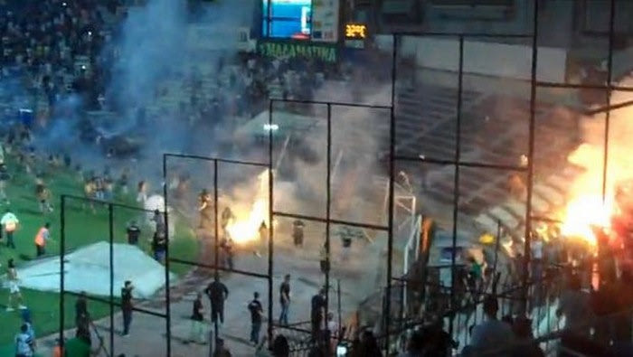 Αρχισαν τα “μπλόκα” σε οπαδούς στη Βιέννη