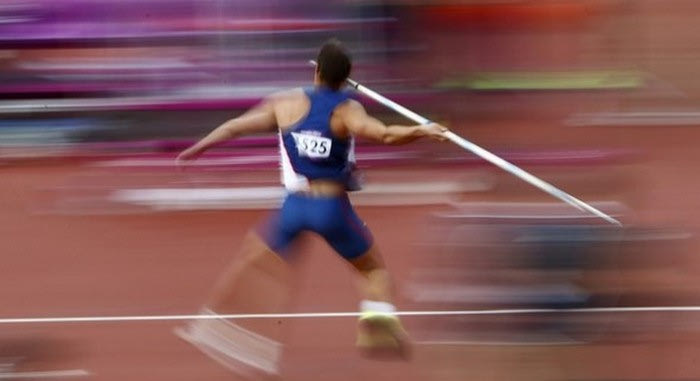 Τον κάρφωσε στο λαιμό με το ακόντιο!