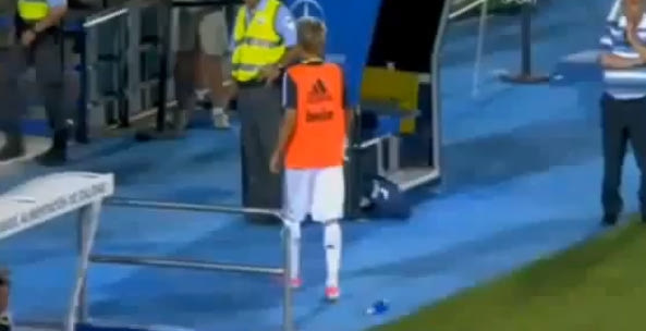 Κόκκινη κάρτα από τον πάγκο