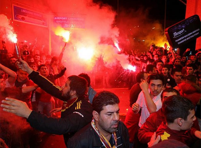 Κολασμένη… υποδοχή στη Μάντσεστερ Γιουνάιτεντ!