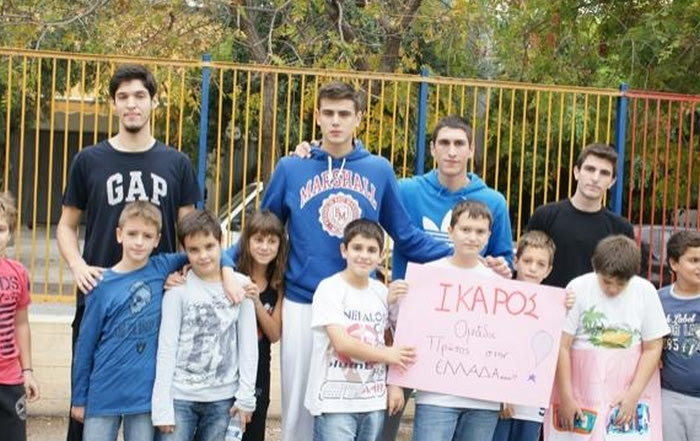 Επίσκεψη σε σχολείο για τον Ίκαρο