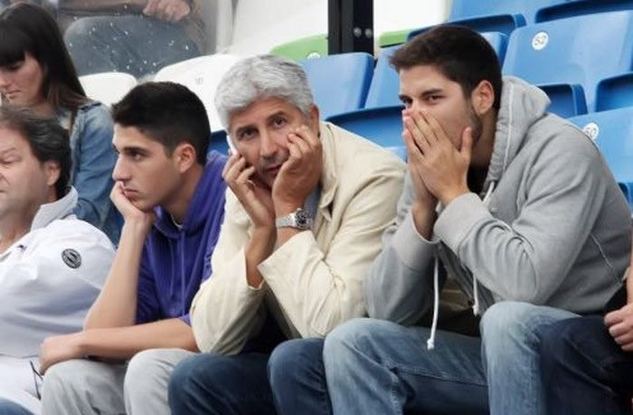 Επιστροφή στους πάγκους για Μανωλά