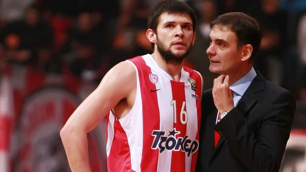 “Μπαρτζώκα, κάτσε πιο καλά…”