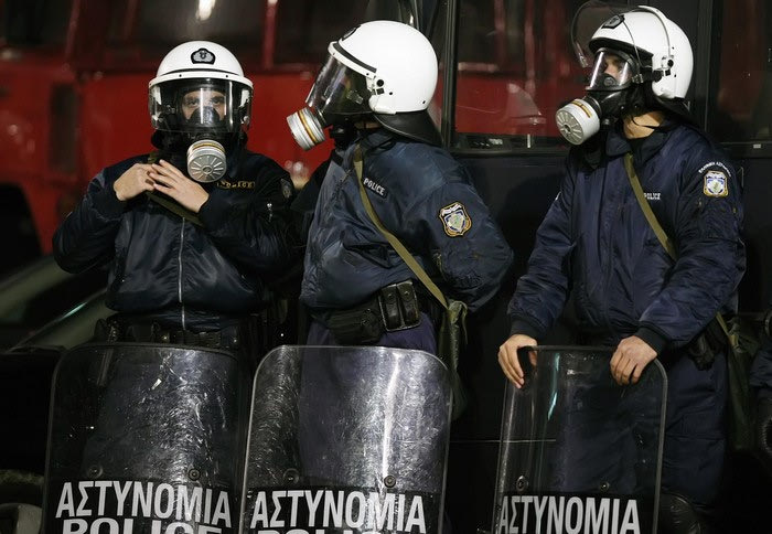 Μαχαιρώθηκε αστυνομικός στην Πάτρα