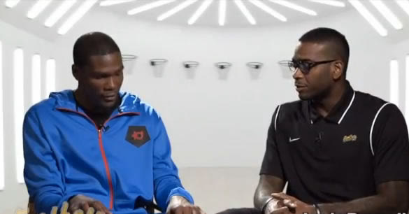 Ο Πάουελ παίρνει συνέντευξη από LeBron και Durant
