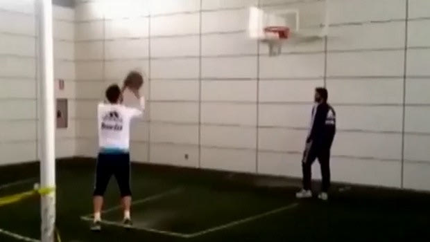 Τρομερή ευστοχία Ιγκουαΐν στο… μπάσκετ!