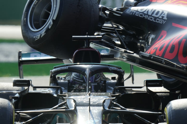 Formula 1: Ποινή τριών θέσεων στο grid του Russian GP στον Φερστάπεν για τη σύγκρουση με τον Χάμιλτον