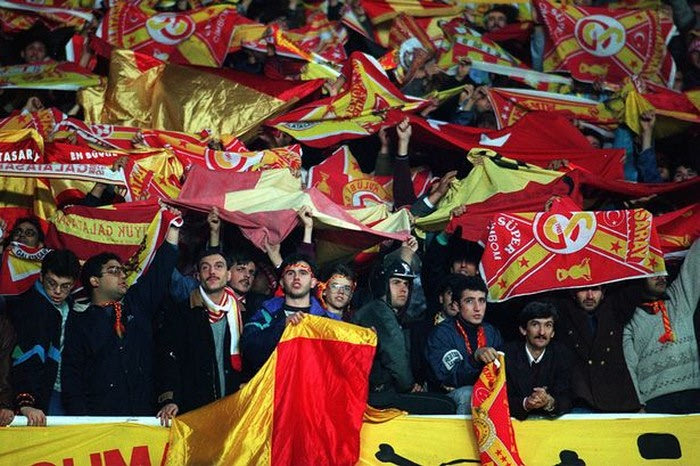 Γκάφα των οπαδών της Γαλατά με Σνάιντερ!