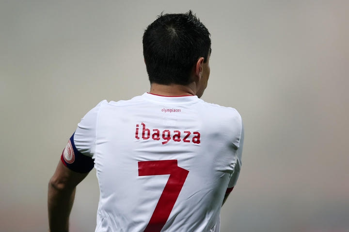 Προσέχει για να έχει τον Ιμπαγάσα
