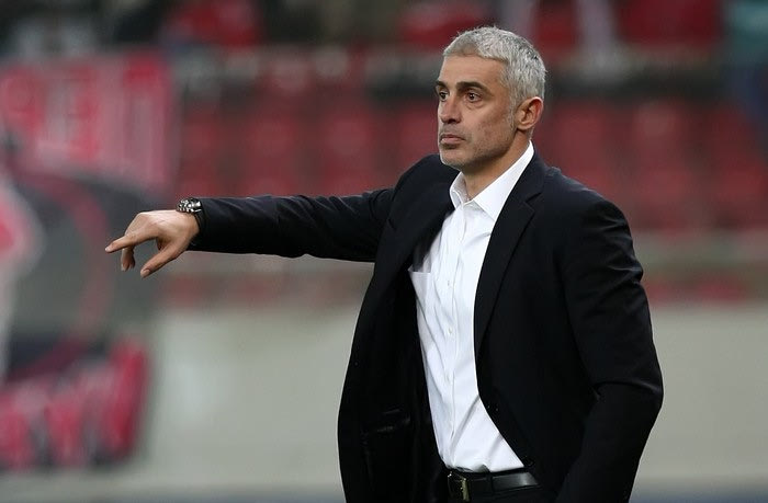 Παράταση για προπονητή και… Τζιμπούρ