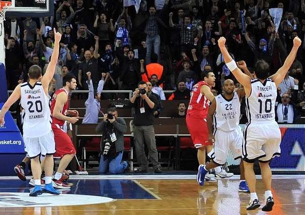Στην κορυφή το buzzer-beater του Λούκας!