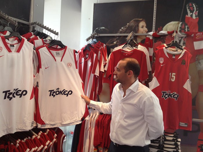 Οι Αγγελόπουλοι στο Official Olympiacos BC Store