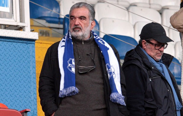 Βελλής: “Με πολιτικά κριτήρια οι αδειοδοτήσεις”
