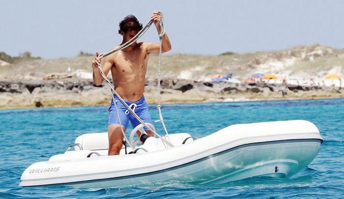 Ο Ναδάλ & η “γοργόνα” της πισίνας