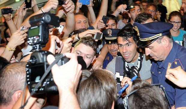 Αποθέωση για Τέβες από τους οπαδούς της Γιουβέντους
