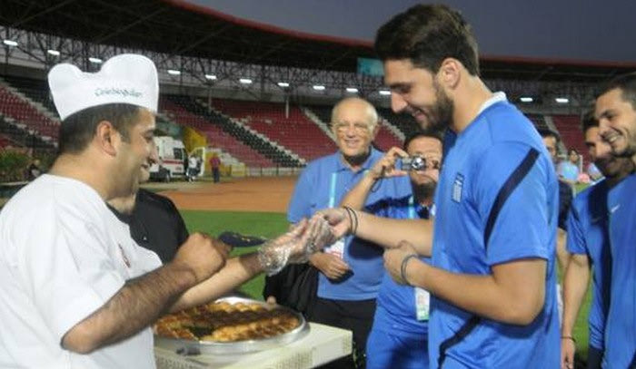 Μια “γλυκιά” επίσκεψη στους Νέους