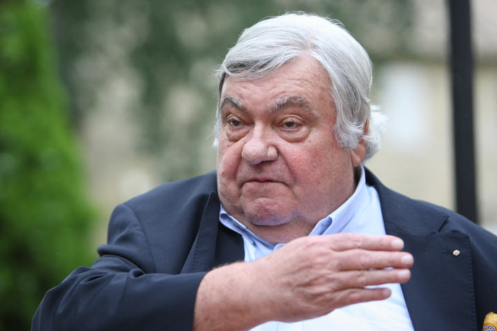 Σισέ: “Ηλίθιος ο πρόεδρος”