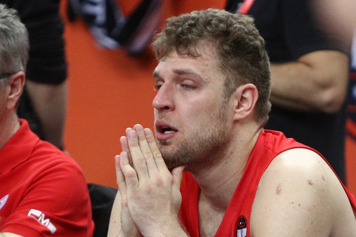 Final Four 2023, Ολυμπιακός – Ρεάλ: Λύγισε ο συγκλονιστικός Βεζένκοβ μετά την ήττα στον τελικό