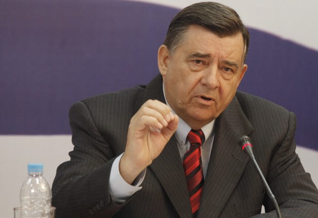 Πανό κατά Καρατζαφέρη