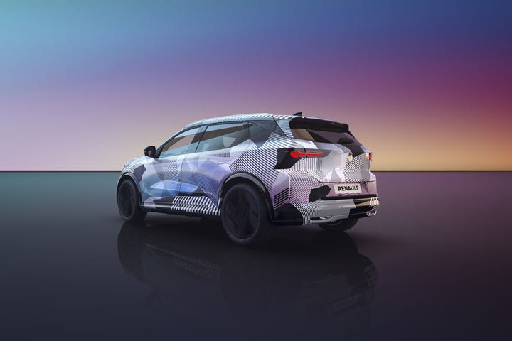 Στα SUV και το νέο Renault Scenic E-Tech