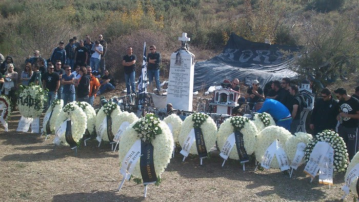 Συγκίνηση στο μνημόσυνο των Τεμπών