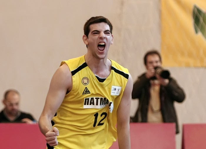 Το χειροκρότημα στον Αντωνάκη