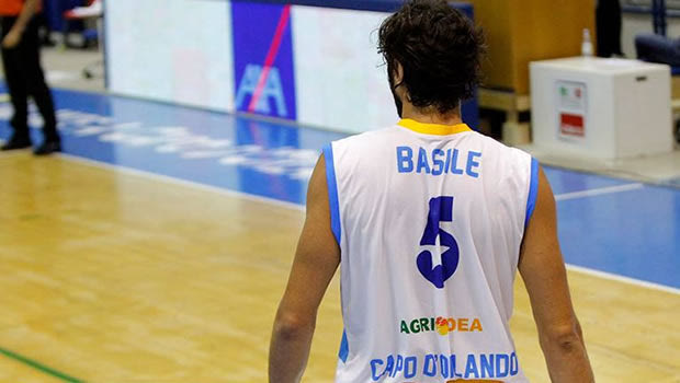 Απίστευτο buzzer-beater από τον Μπαζίλε