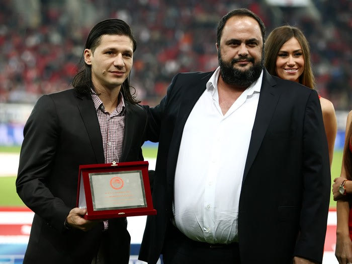 Η βράβευση του Πάντελιτς από τον Ολυμπιακό