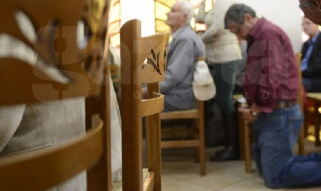Ο πιστός Σάντος και ο Ρουμάνος ιερέας