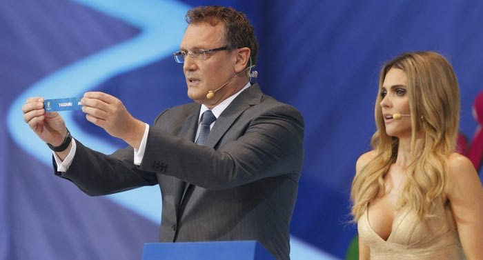 H “καυτή” παρουσιάστρια της κλήρωσης του Μουντιάλ