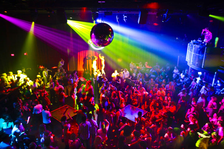 Το τραγούδι για τους αδερφούς Τουρέ σε night club