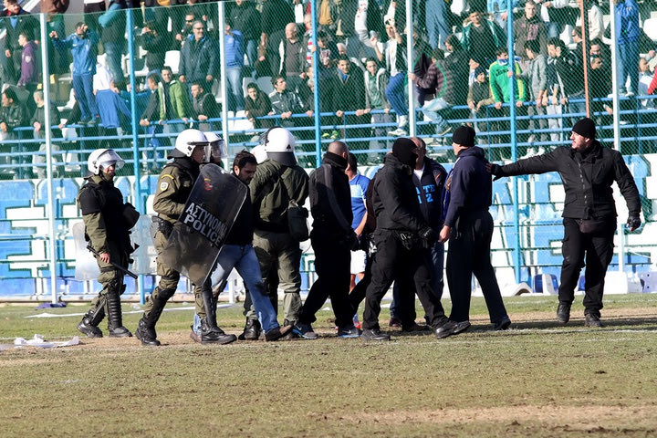 Δεκάδες προσαγωγές και συλλήψεις στο Αιγάλεω-ΑΕΚ