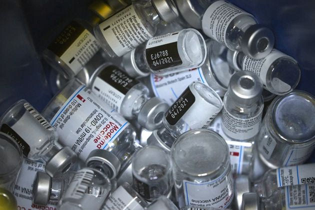 Νέες οδηγίες για τα εμβόλια mRNA – Τι γίνεται με τον εμβολιασμό θετικών στον κορονοϊό ή με άλλες παθήσεις