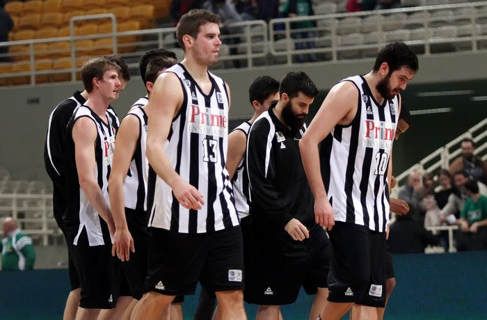 Κόσμος; Απών..