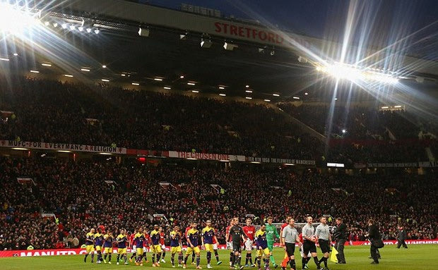 “Κολλημένοι με τη μπάλα” οι Άγγλοι φίλαθλοι