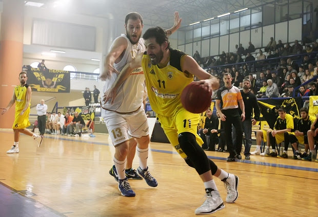 Ποινές για ΑΕΚ και Καρνέση