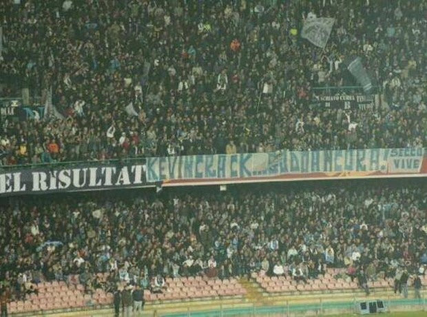 Το απαράδεκτο πανό για Στρόουτμαν
