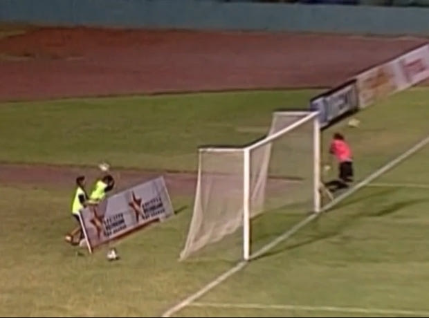 Ball boy την έφαγε κατακέφαλα